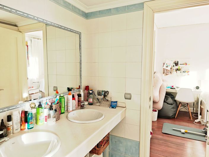 Image No.13-4 Bed Flat for sale