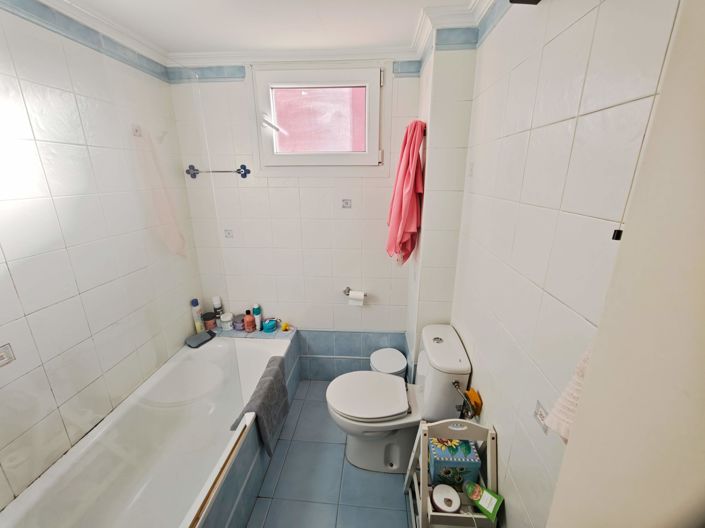 Image No.17-4 Bed Flat for sale