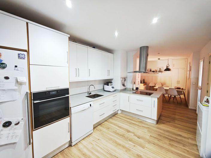 Image No.2-4 Bed Flat for sale