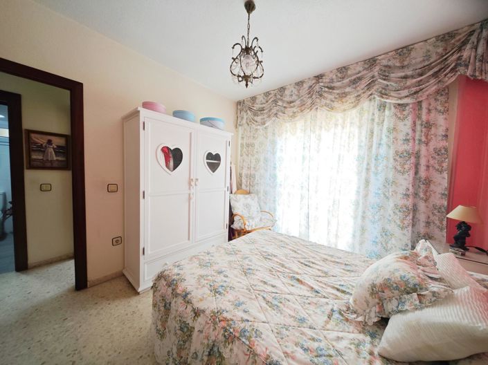 Image No.13-3 Bed Flat for sale