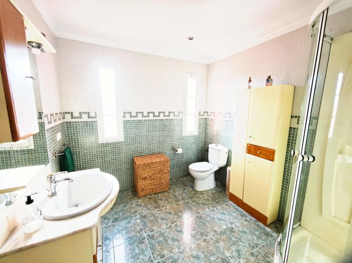 Image No.12-4 Bed Villa for sale