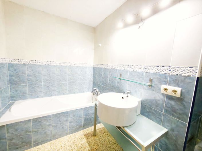 Image No.10-4 Bed Flat for sale