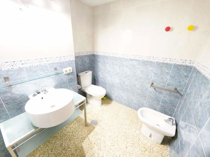 Image No.11-4 Bed Flat for sale