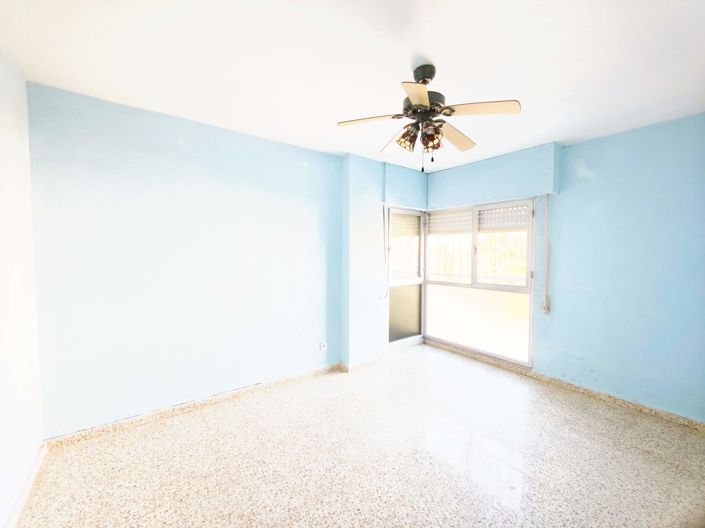 Image No.13-4 Bed Flat for sale