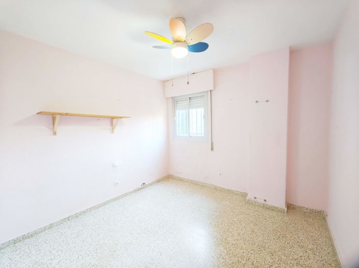 Image No.15-4 Bed Flat for sale