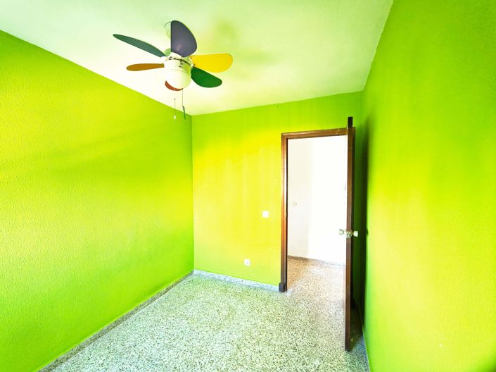 Image No.17-4 Bed Flat for sale