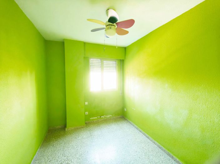 Image No.18-4 Bed Flat for sale