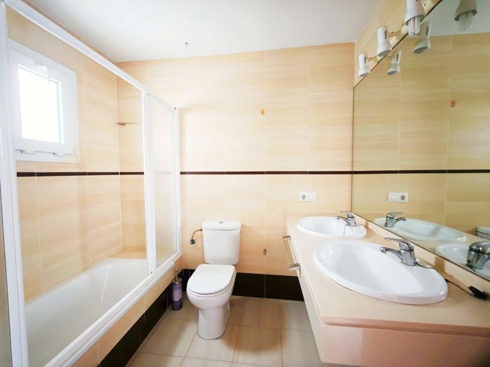 Image No.11-3 Bed Flat for sale