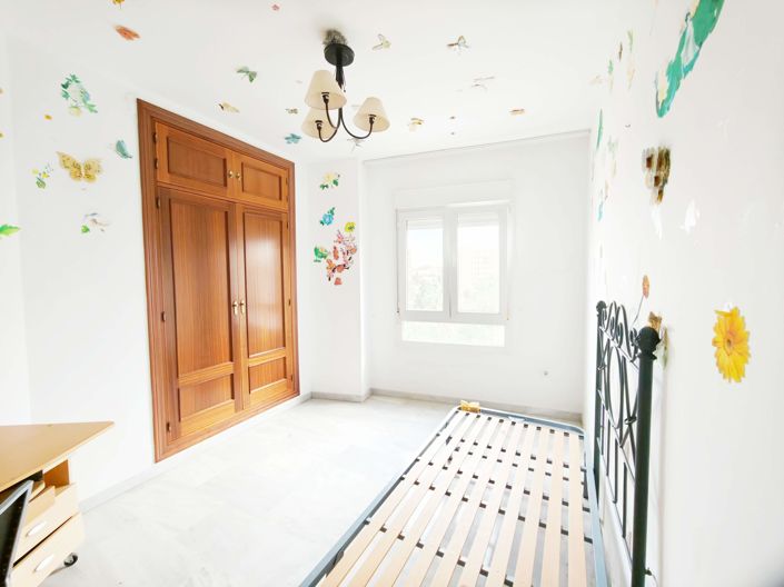 Image No.12-3 Bed Flat for sale