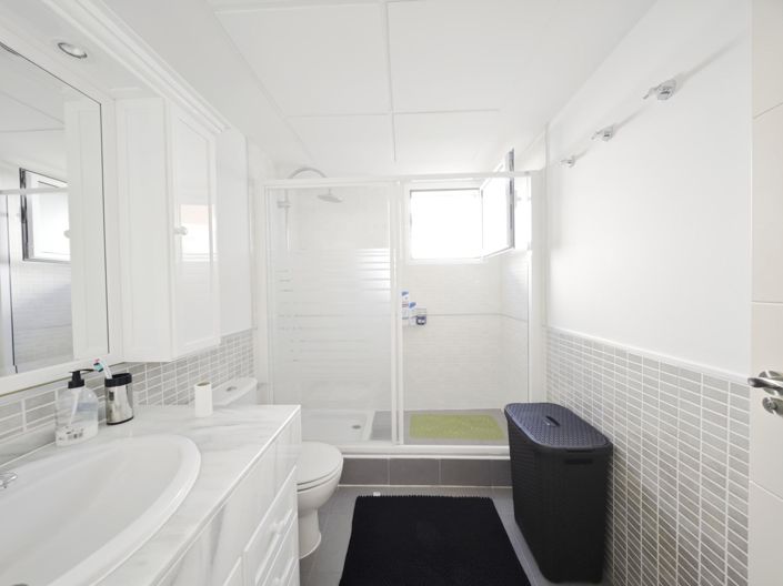 Image No.20-3 Bed Property for sale