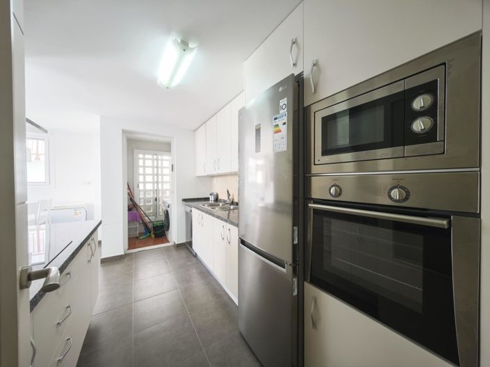 Image No.24-3 Bed Property for sale