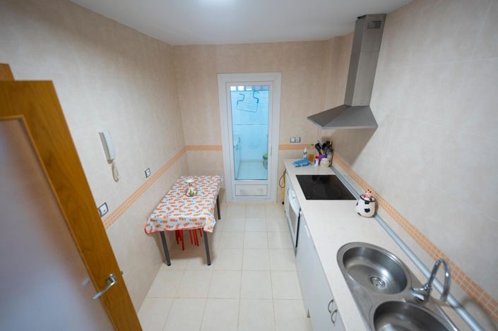 Image No.5-2 Bed Flat for sale