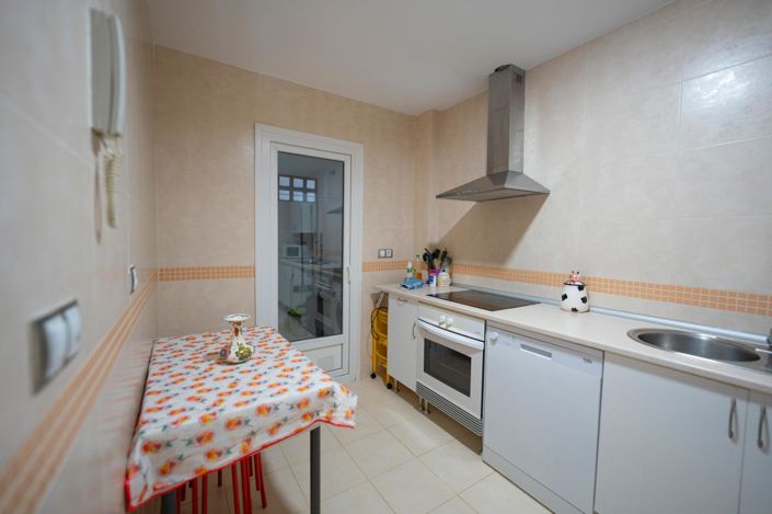 Image No.7-2 Bed Flat for sale