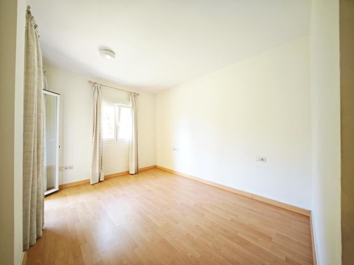 Image No.20-2 Bed Apartment for sale