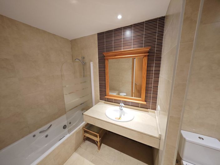 Image No.23-2 Bed Apartment for sale