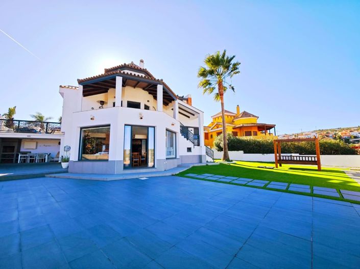 Image No.1-5 Bed Villa for sale