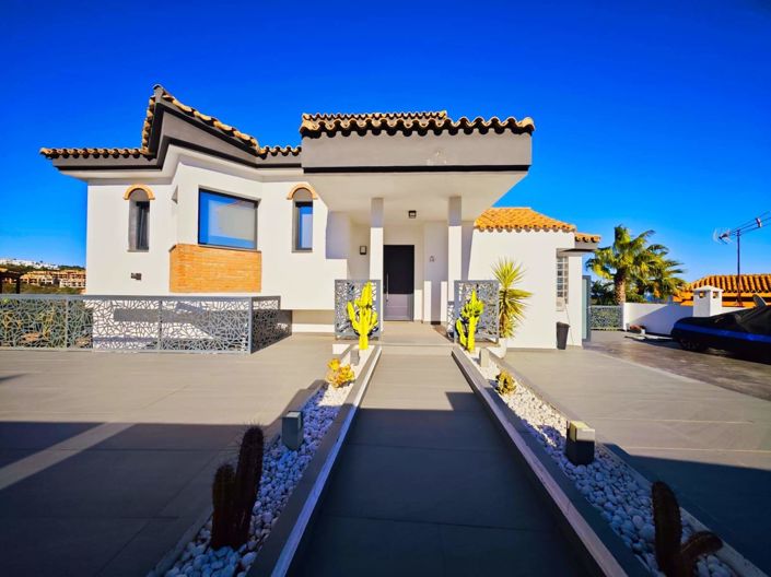 Image No.2-5 Bed Villa for sale