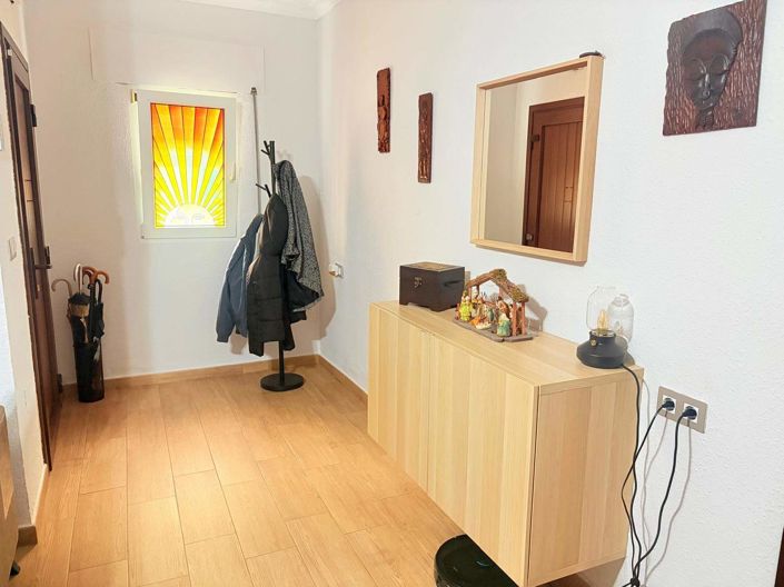 Image No.11-5 Bed House for sale