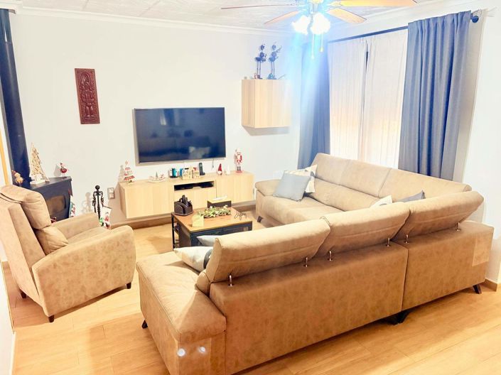 Image No.12-5 Bed House for sale