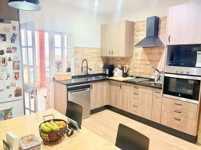 Image No.17-5 Bed House for sale