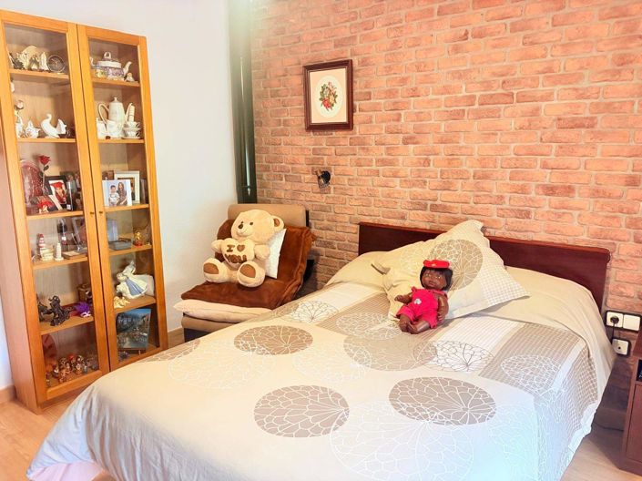 Image No.32-5 Bed House for sale