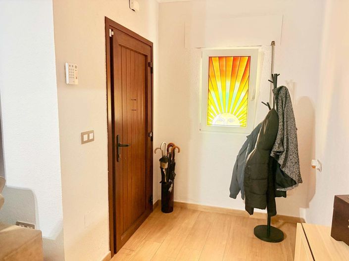 Image No.8-5 Bed House for sale