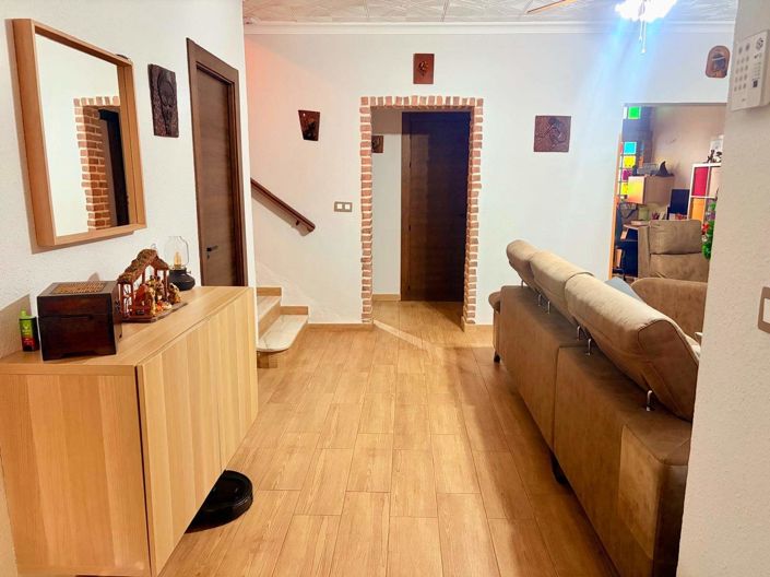 Image No.9-5 Bed House for sale