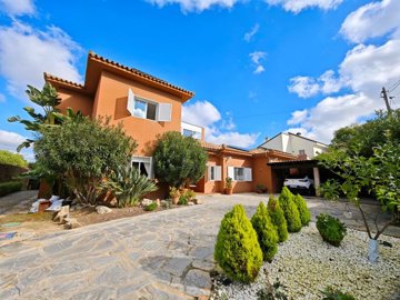 1 - Los Barrios, Villa