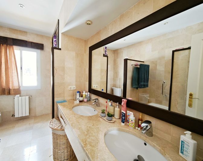 Image No.32-4 Bed Villa for sale