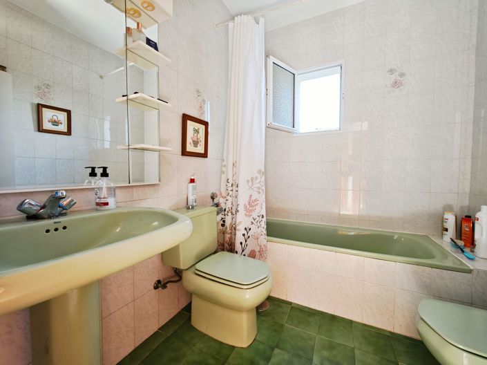 Image No.37-4 Bed Semi-Detached for sale