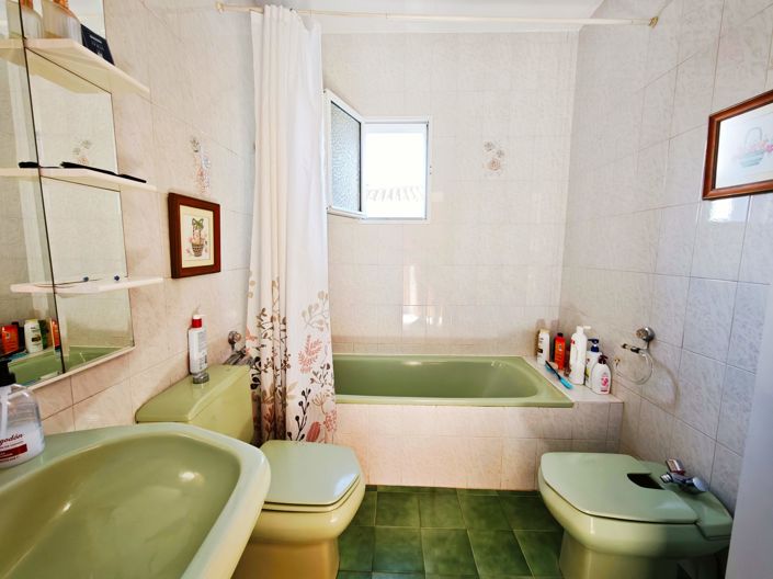 Image No.38-4 Bed Semi-Detached for sale