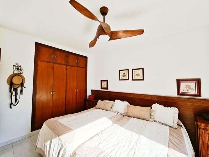 Image No.40-4 Bed Semi-Detached for sale