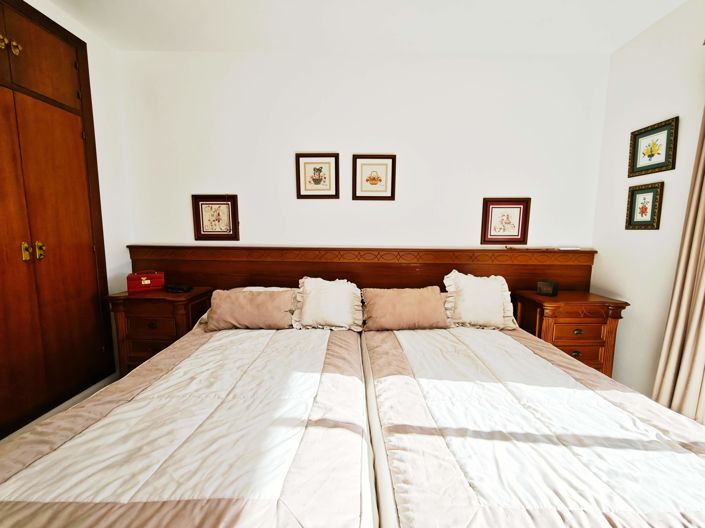 Image No.41-4 Bed Semi-Detached for sale