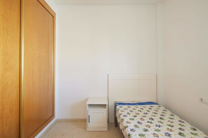 Image No.26-3 Bed Flat for sale