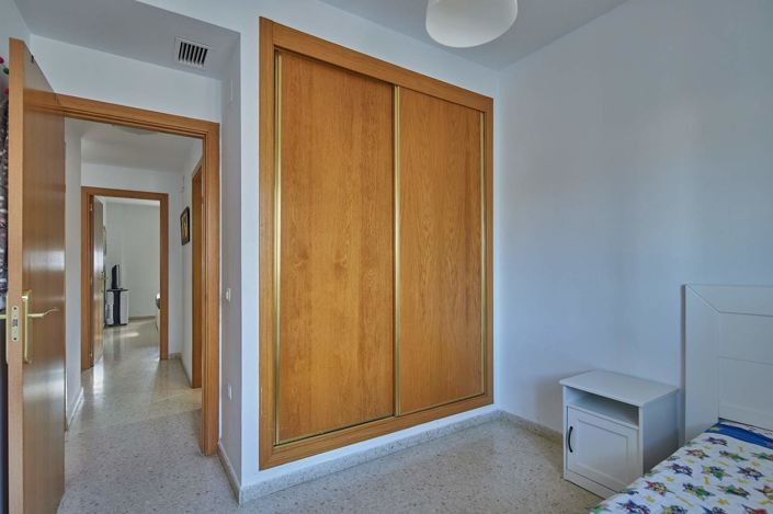 Image No.27-3 Bed Flat for sale