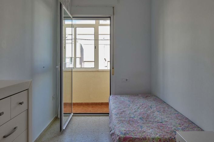 Image No.30-3 Bed Flat for sale