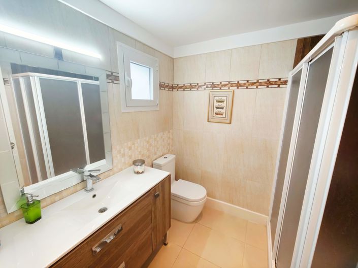 Image No.17-4 Bed Semi-Detached for sale