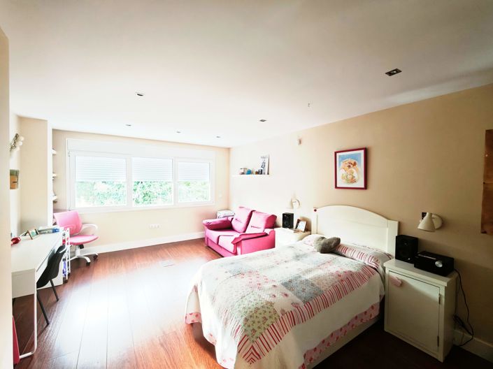 Image No.24-4 Bed Semi-Detached for sale