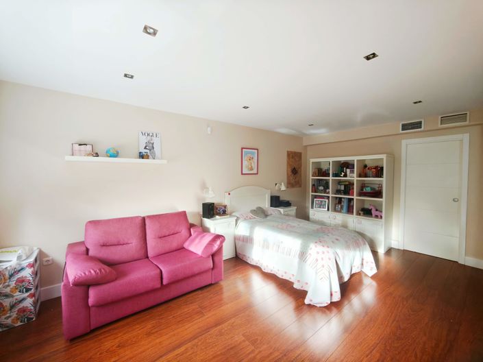 Image No.25-4 Bed Semi-Detached for sale