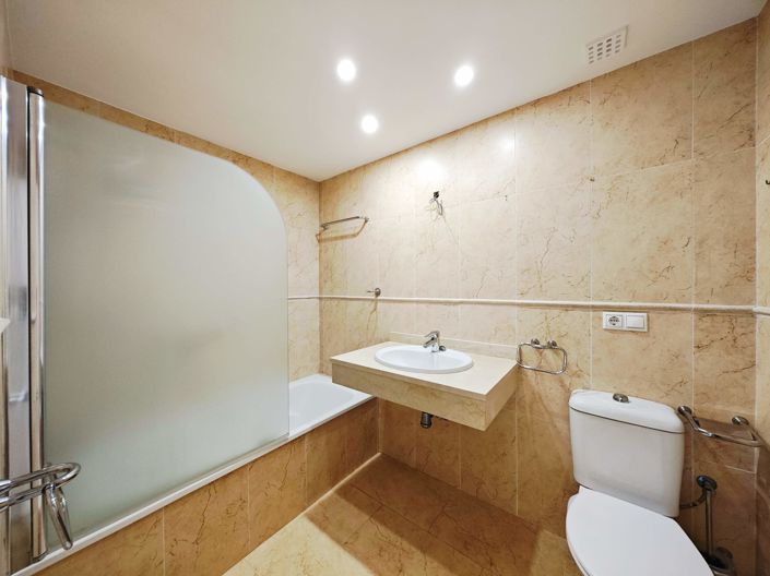 Image No.11-3 Bed Property for sale