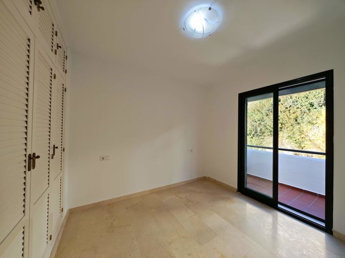 Image No.13-3 Bed Property for sale