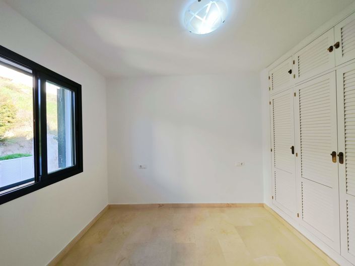 Image No.14-3 Bed Property for sale