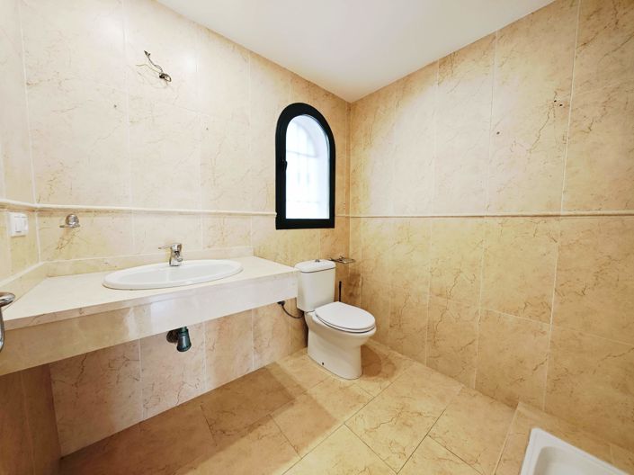 Image No.15-3 Bed Property for sale