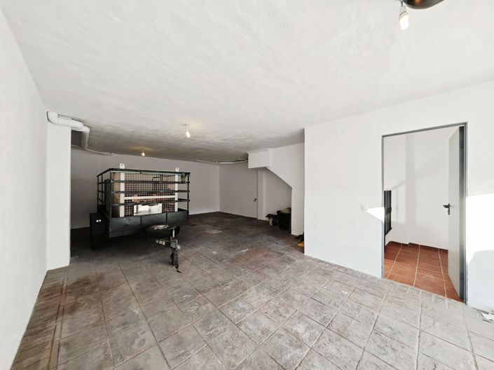 Image No.18-3 Bed Property for sale