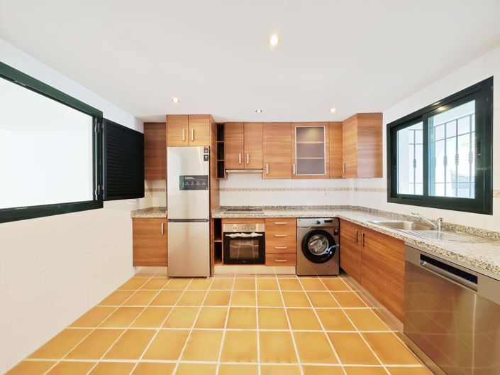 Image No.8-3 Bed Property for sale