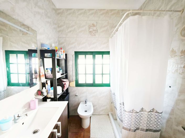 Image No.11-3 Bed House for sale