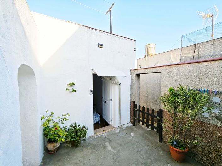 Image No.15-3 Bed House for sale