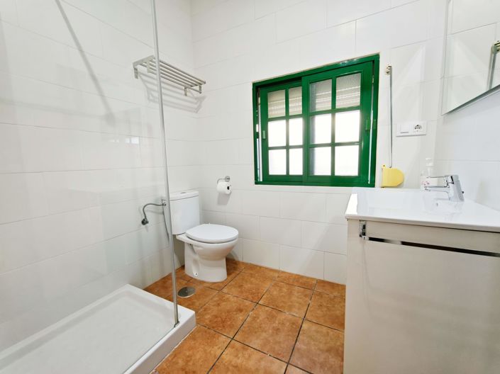 Image No.17-3 Bed House for sale