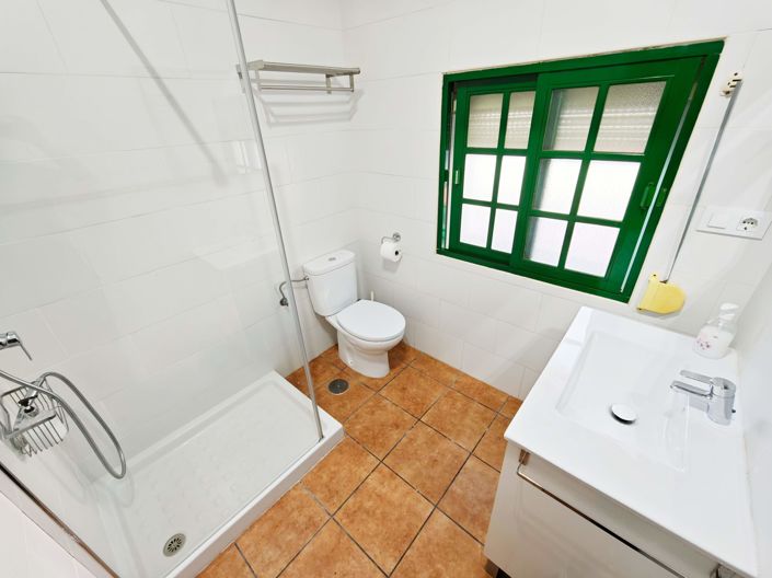 Image No.18-3 Bed House for sale