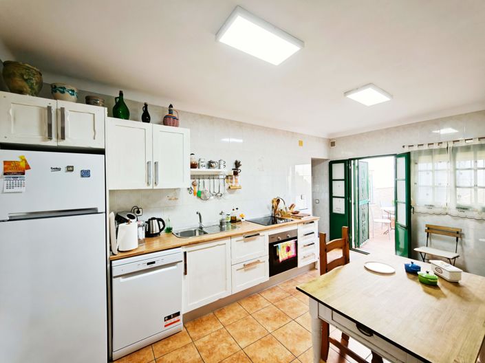 Image No.9-3 Bed House for sale